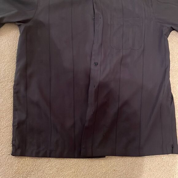 HAGGAR Navy Collared Short Sleeved Button Down. Size Large - Picture 4 of 9